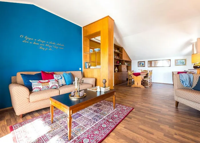 Two Palm Trees Apartment