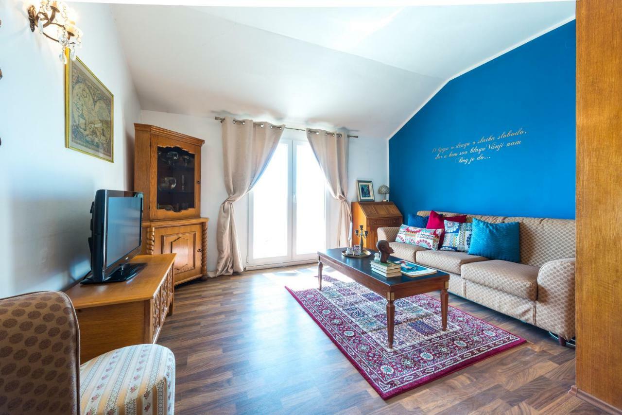 Two Palm Trees Apartment *